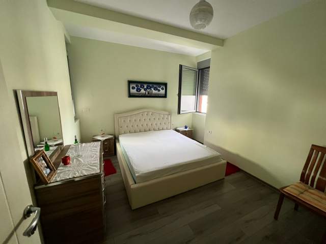 Korce, jepet me qera apartament 1+1+BLK Kati 7, 87 m² 250 Euro (Terminali i Autobuzave)