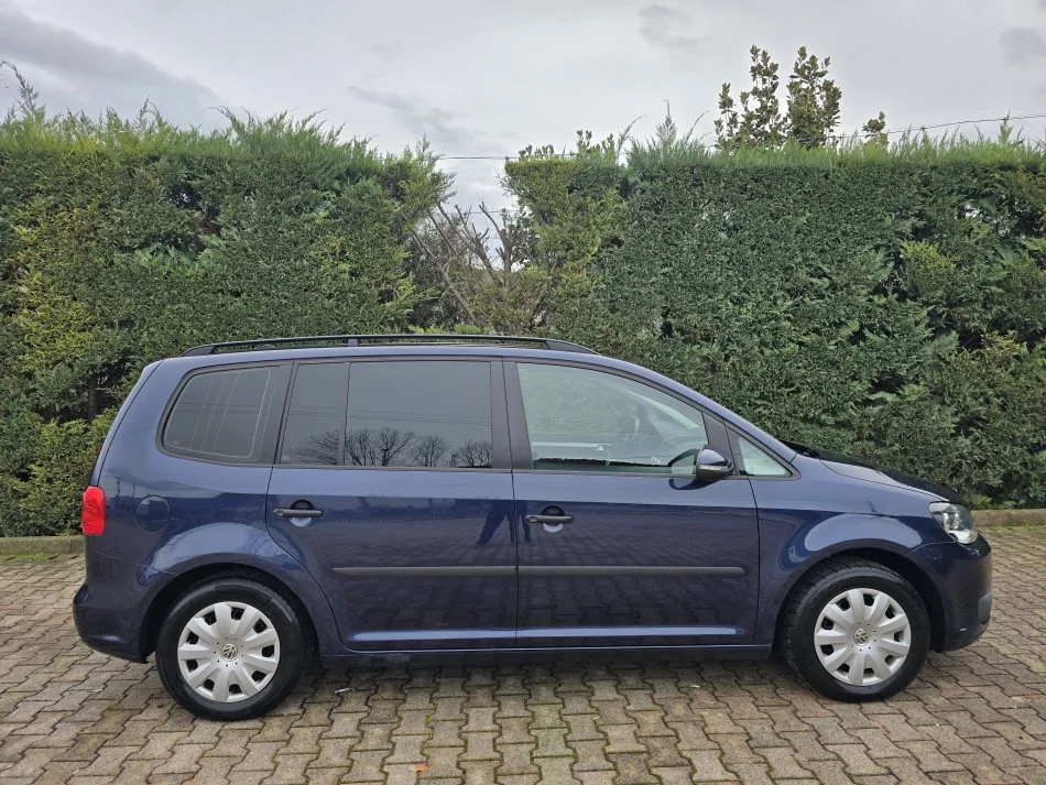 Tirane, shes makine VW TOURAN 1.6 NAFTE PANORAME Nafte, blu e errët manuale Klima 174.000 km 7.450 €