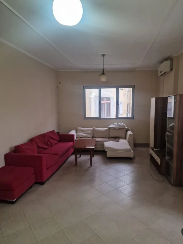 Tirane, jepet me qera shtepi 3+1 Kati 3, 100 m² 500 € (Brryl prane Oslo Bar)