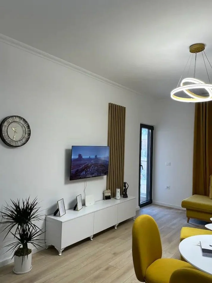 Tirane, jepet me qera apartament 1+1 Kati 4, 63 m² 800 € (Jepet Apartament Me Qira Porcelan)