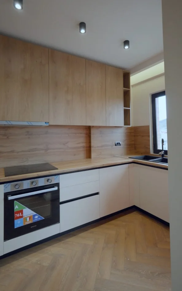 Tirane, shes apartament 2+1 Kati 7, 101 m² 261.000 € (Pallati me shigjeta)