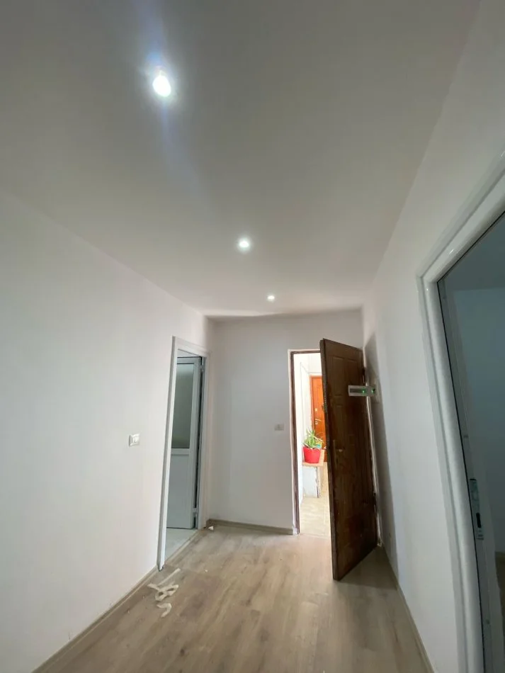 Vlore, shitet apartament 2+1 Kati 5, 74 m² 75.000 € (Afer shkolles Mrigo Posjo, Cole) rv 49740