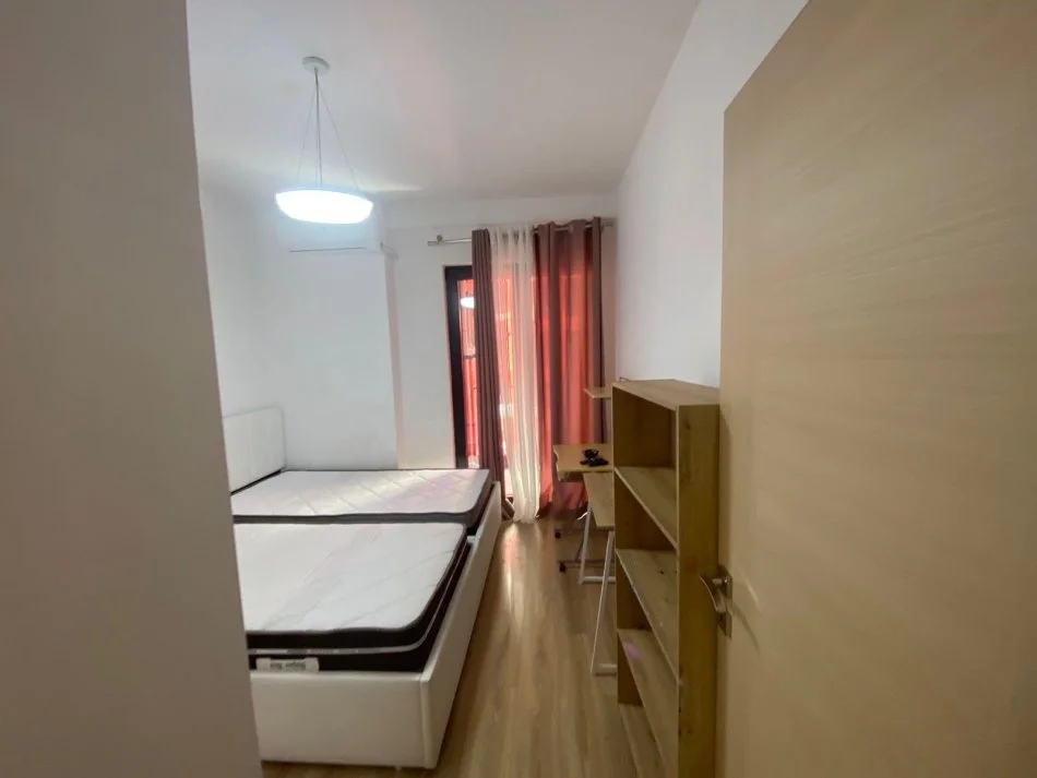 Tirane, jepet me qera apartament 2+1 Kati 5, 120 m² 700 € (Farmacia 10)