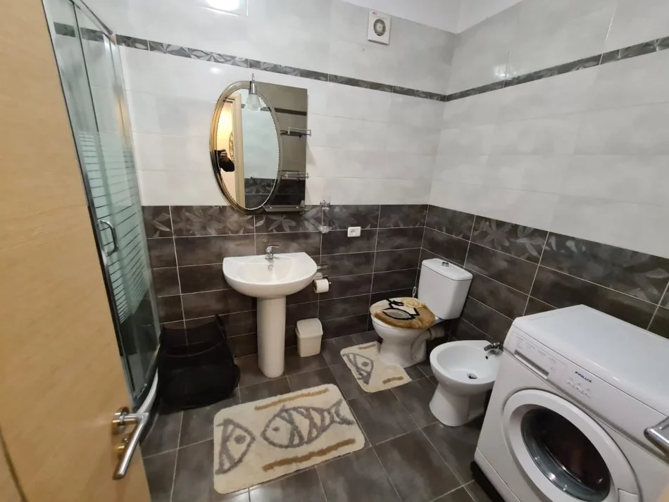 Tirane, jepet me qera apartament 1+1+Ballkon Kati 4, 67 m² 450 € (rruga Don Bosko)