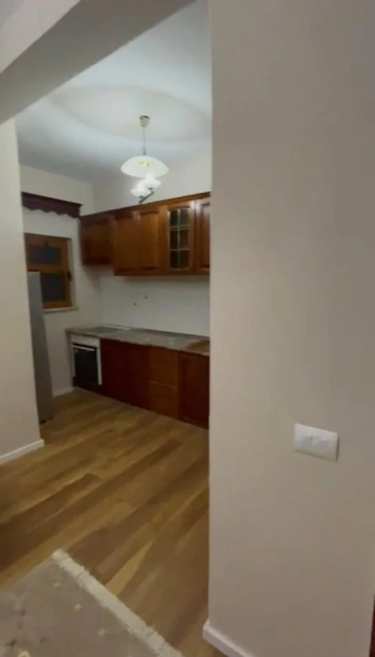 Tirane, jepet me qera apartament 2+1 Kati 4, 103 m² 800 € (myslym shyr)