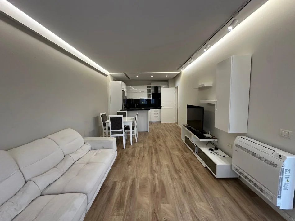 Tirane, jap me qera apartament 2+1+Ballkon Kati 2, 100 m² 1.000 € (Prane KIKA 2)