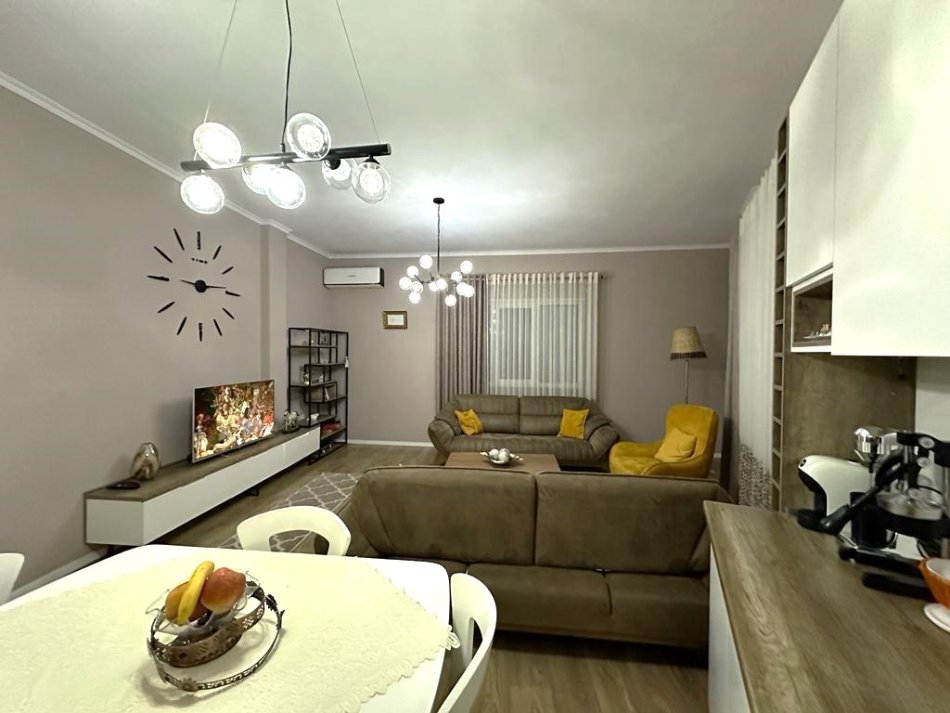 Tirane, shitet apartament 2+1 , 100 m² 209.000 € 