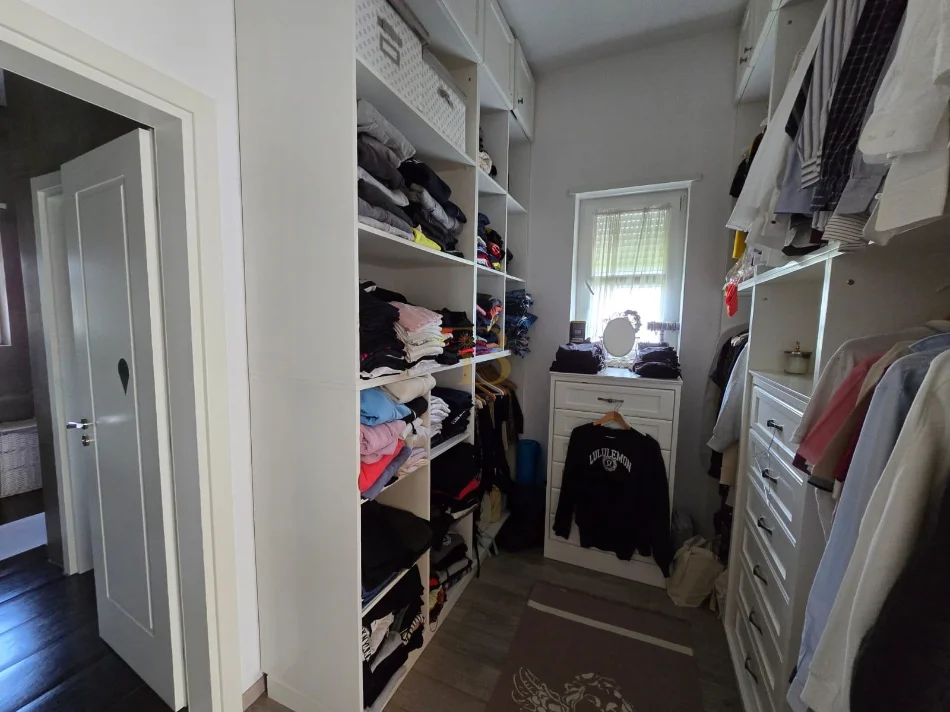 Tirane, shitet Vile 3 Katshe Kati 0, 391 m² 1.600.000 € (prane Tegut)