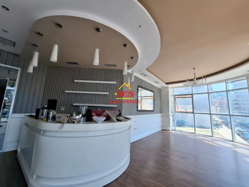 Vlore, jepet me qera lokal Kati 2, 60 m² 800 € (Rruga Çamëria)