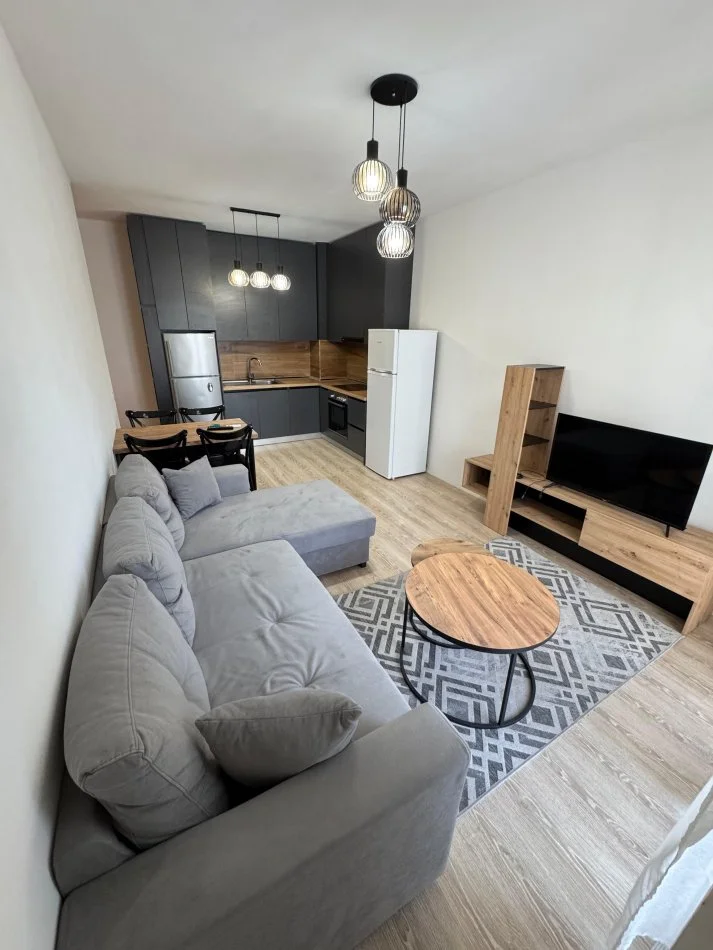 Tirane, jepet me qera apartament 2+1+Ballkon Kati 7, 89 m² 600 € ( Ish Parku i Autobuzave, Kompleksi Star, Rruga Ndre Mjeda)