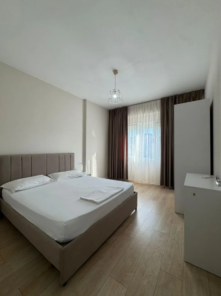 Tirane, jepet me qera apartament 2+1 Kati 4, 1.500 € 