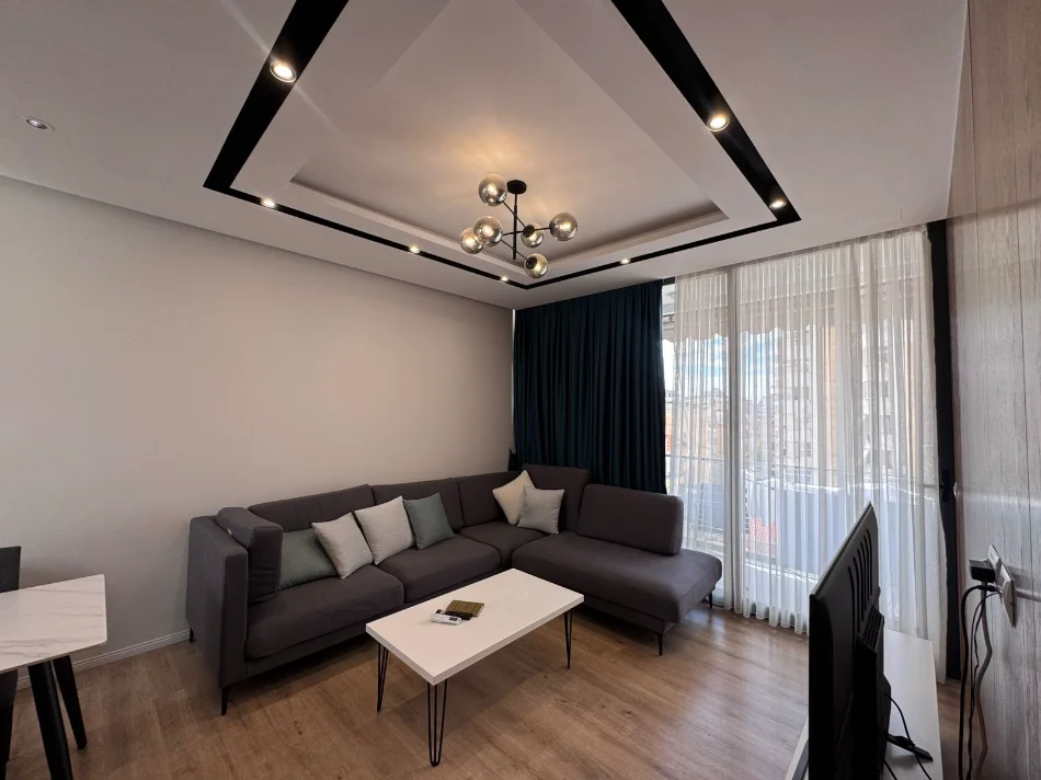 Tirane, jepet me qera apartament 2+1+Ballkon Kati 4, 104 m² 900 € 