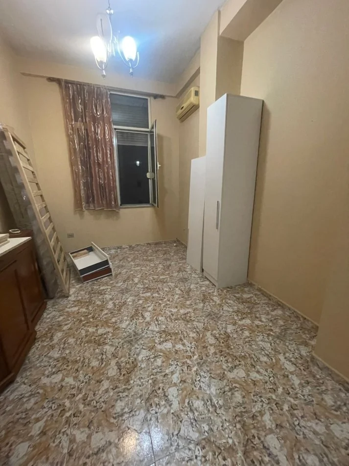 Tirane, apartament 2+1+Ballkon Kati 4, 80 m² (Rruga e Durresit)