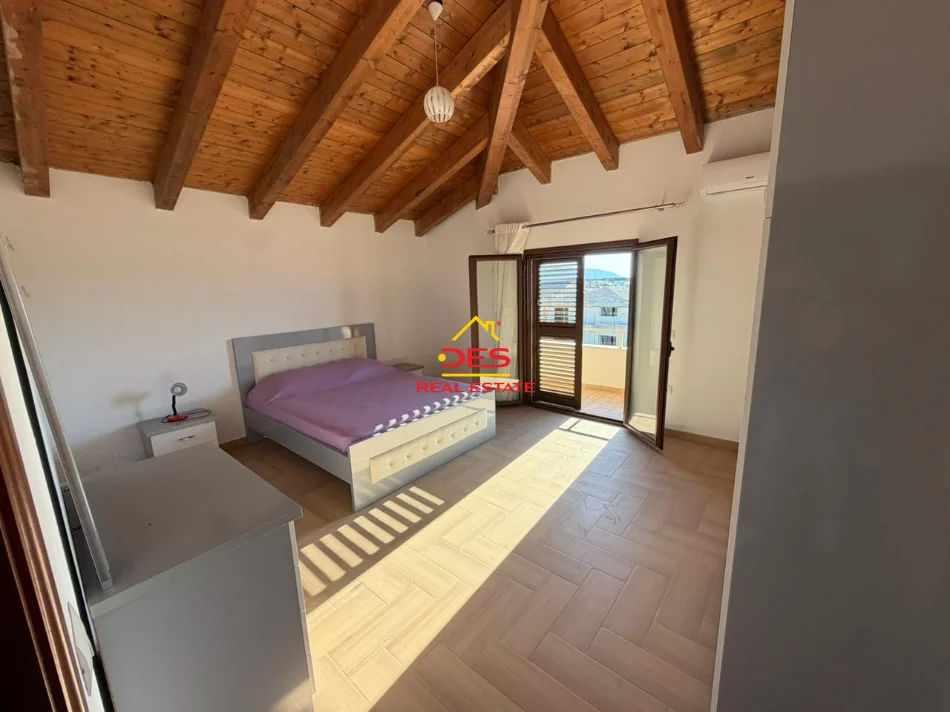 Vlore, jepet me qera Vile 3+1+Ballkon Kati 4, 110 m² 500 € (Rruga Sokrat Leka)