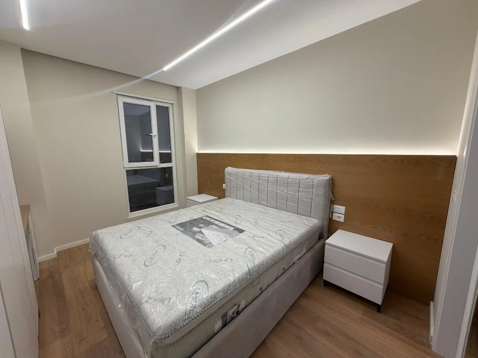 Tirane, jepet me qera apartament 2+1+Ballkon Kati 4, 105 m² 800 € (Apartament 2+1+2 Per Qera Don Bosco Trio Towers I Mobiluar dhe Pabanuar Me Pare)