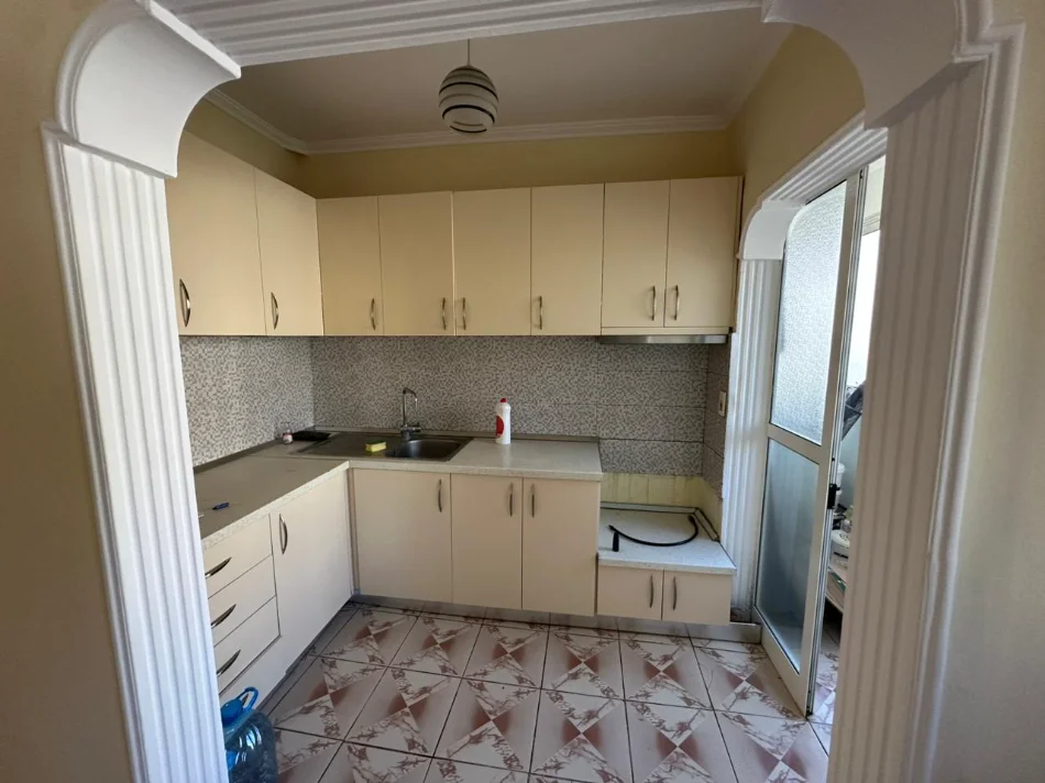 Tirane, shitet apartament 1+1 Kati 2, 58 m² 112.656 € (Rruga Irfan Tomin)