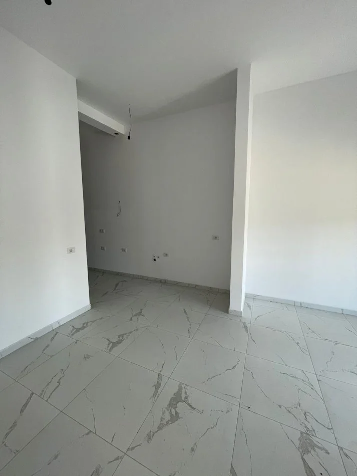 Durres, shitet apartament 1+1+Ballkon Kati 1, 65.000 €