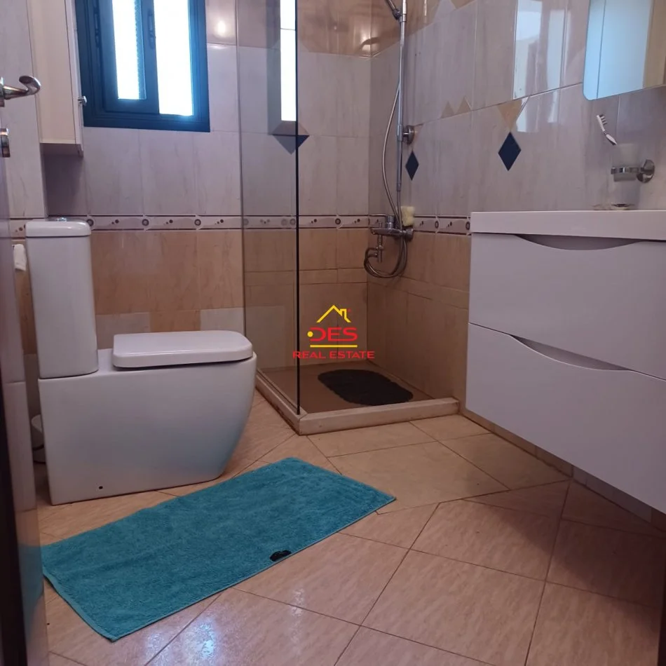Vlore, jepet me qera apartament 3+1+Ballkon Kati 8, 120 m² 500 € (Rruga Kosova)