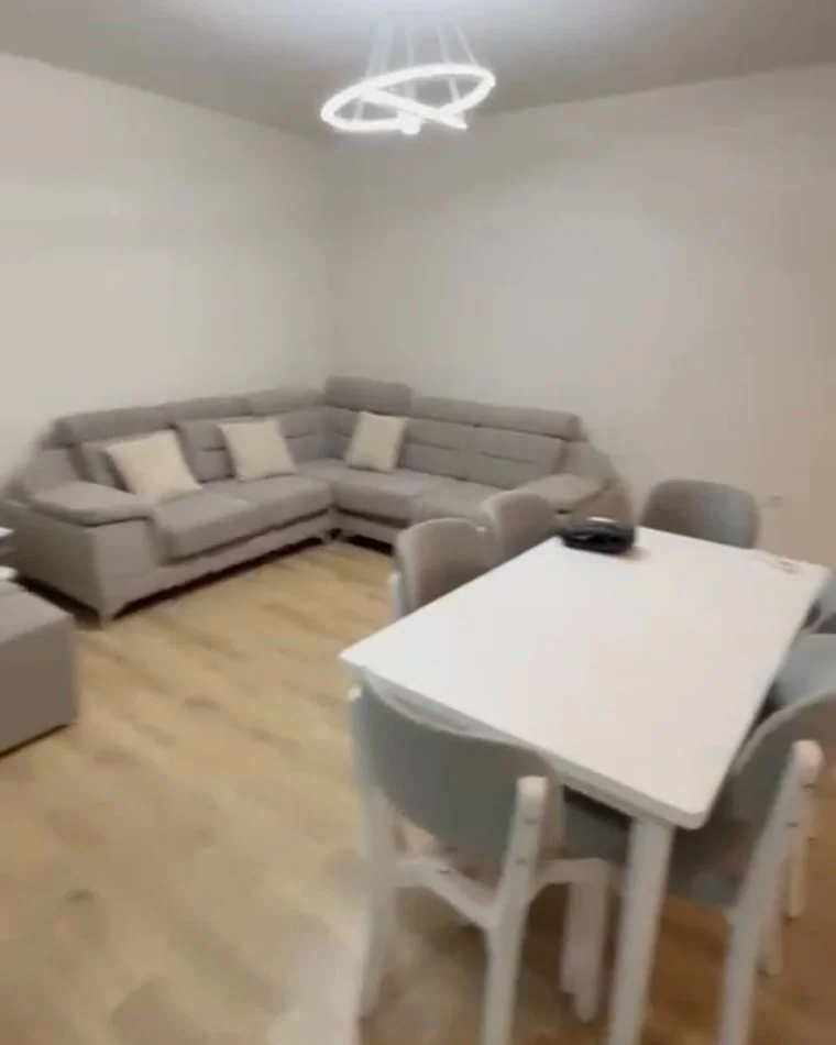 Tirane, jepet me qera apartament 3+1 , 117 m² 550 € 