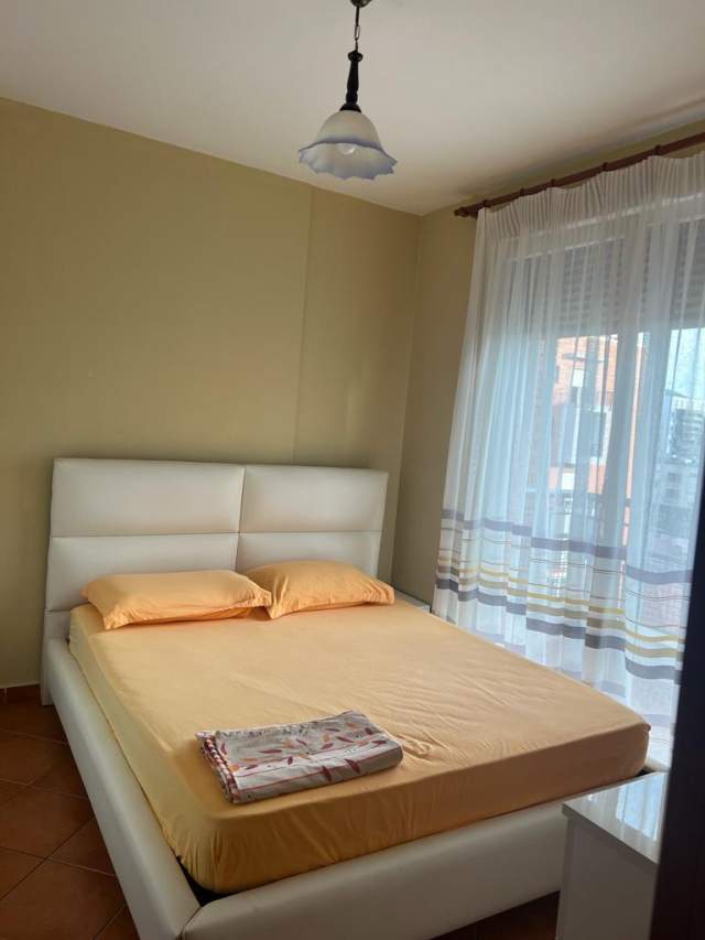 Tirane, jepet me qera apartament 1+1+BLK Kati 5, 70 m² 400 Euro (pas Mondialit)