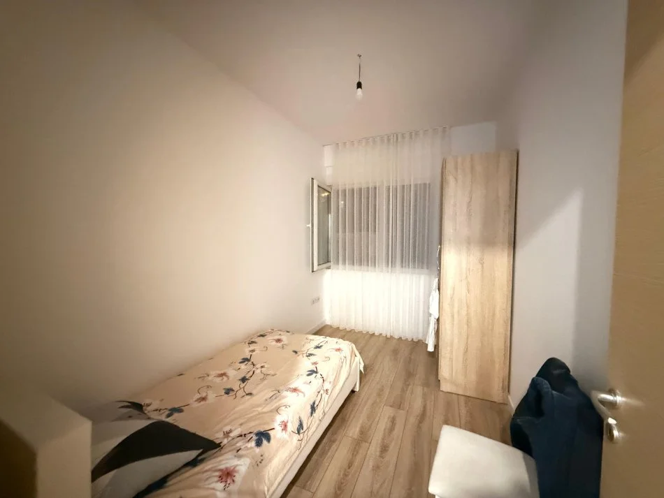 Tirane, jepet me qera apartament 2+1 Kati 3, 92 m² 700 € (Kompleksi fz)