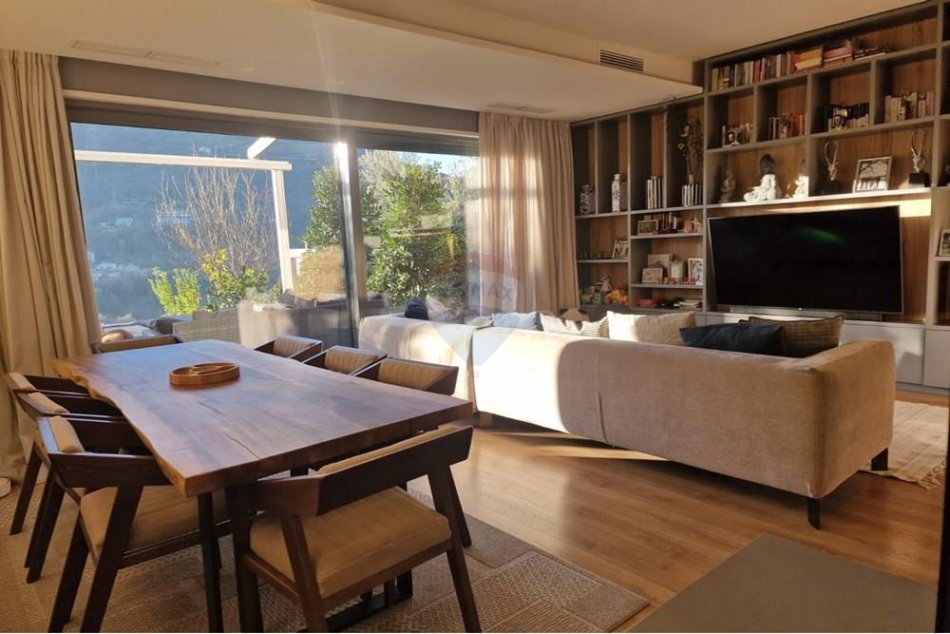 shitet , 240 m² 550.000 € (Vile 3 kateshe per Shitje prane TEG!)