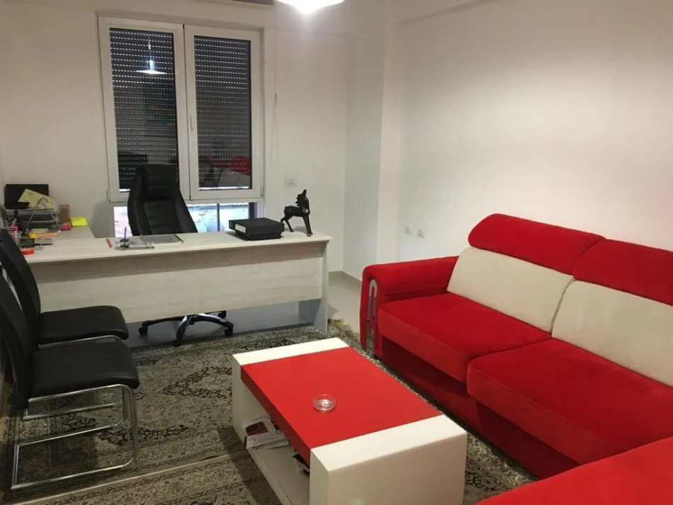 Tirane, jepet me qera zyre Kati 7, 90 m² 700 € (Myslym Shyri)