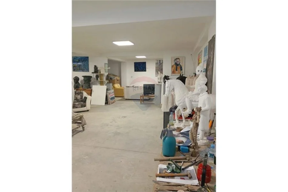 Tirane, jepet me qera , (liqeni i thate)