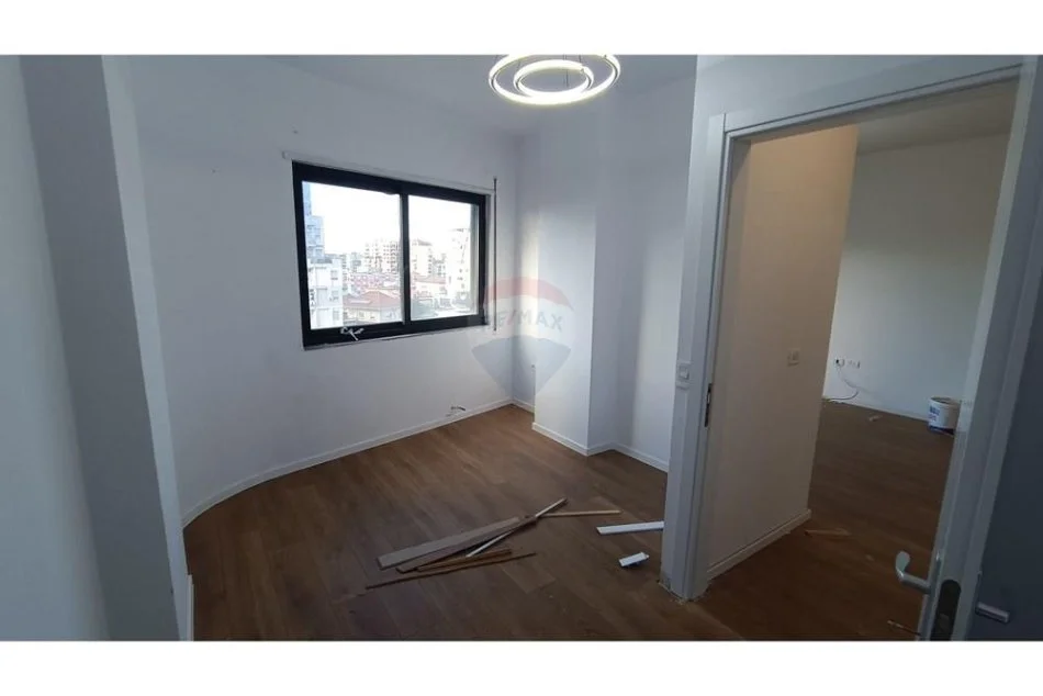 shitet , (Apartament 2+1 per shitje te Pazari i Ri!)