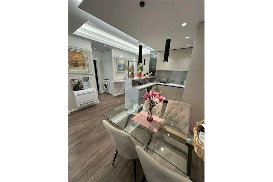 Tirane, shitet 2+1 , 190.000 € (kodra e diellit)