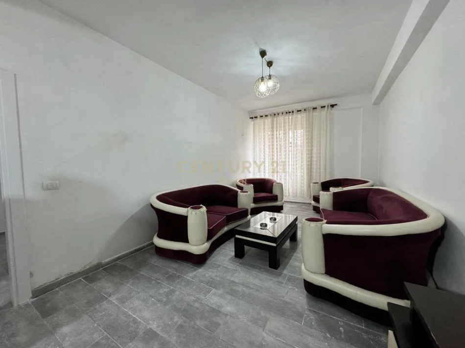 Tirane, shitet apartament 1+1 Kati 1, 79.000 € 