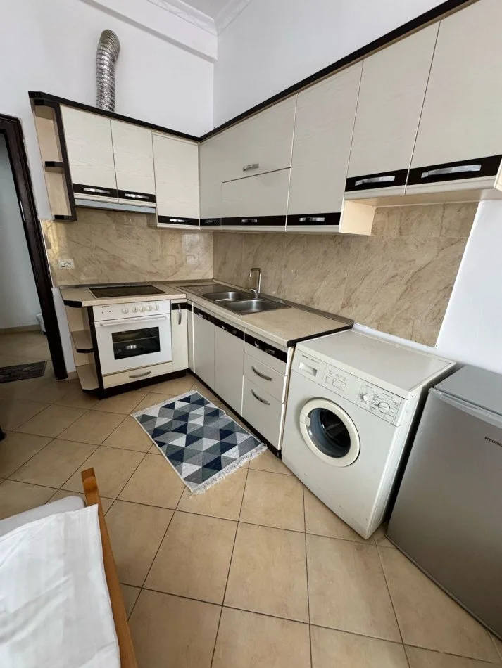 Tirane, Jepet me Qira Garsonier, Kati 5, 300 € (5 Maji, Mbrapa Concord Center), OPP50992