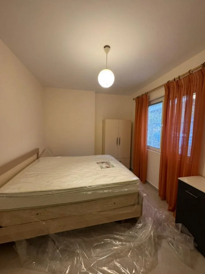 Tirane, jepet me qera apartament 2+1+Ballkon Kati 3, 80 m² 55 000 Leke (Kodra e Diellit)