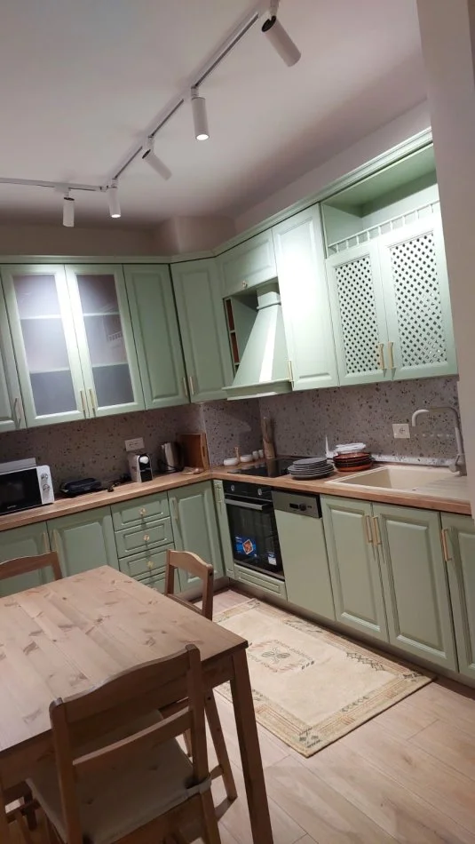 Tirane, jepet me qera apartament 1+1 Kati 7, 92 m² 1.000 € (Bulevardi Zogu 1) OPP51663