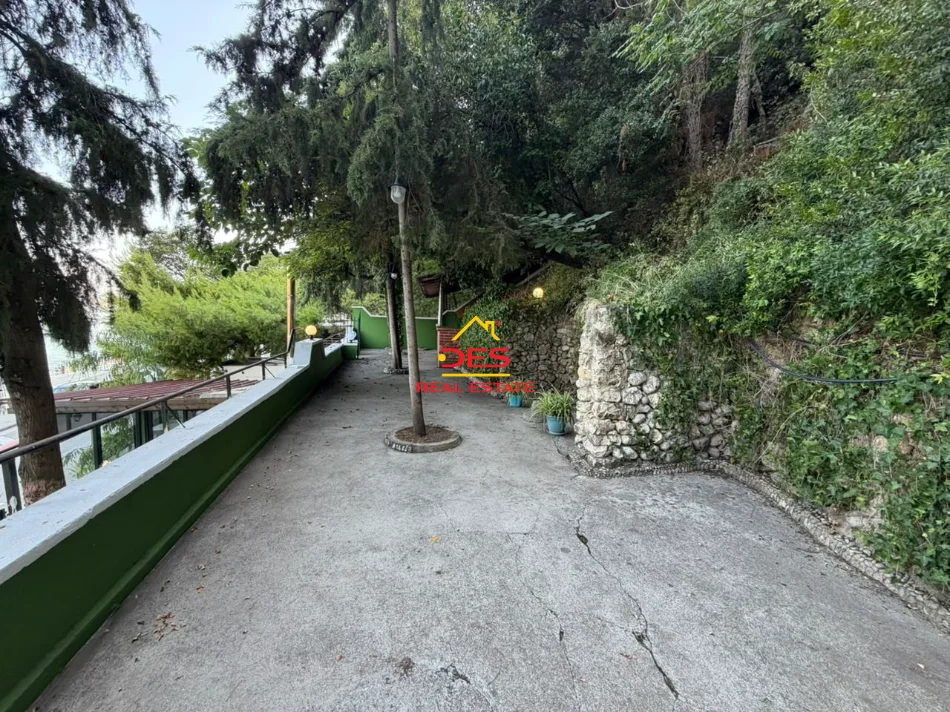 Vlore, jepet me qera bar-resorant Kati 0, 2.000 € (Rruga Aleksandër Moisu)