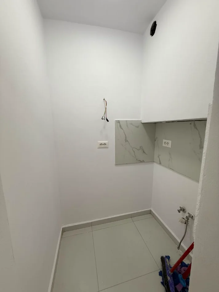 Tirane, jepet me qera apartament 2+1 Kati 2, 75 m² 700 € (Rruga Asim Vokshi)
