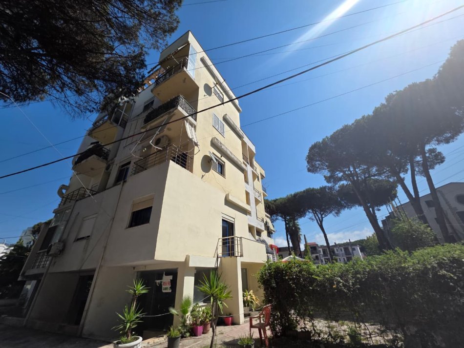 Mali Robit, shitet apartament 1+1 Kati 4, 58 m² 70.000 € (Mali i Robit, Golem)