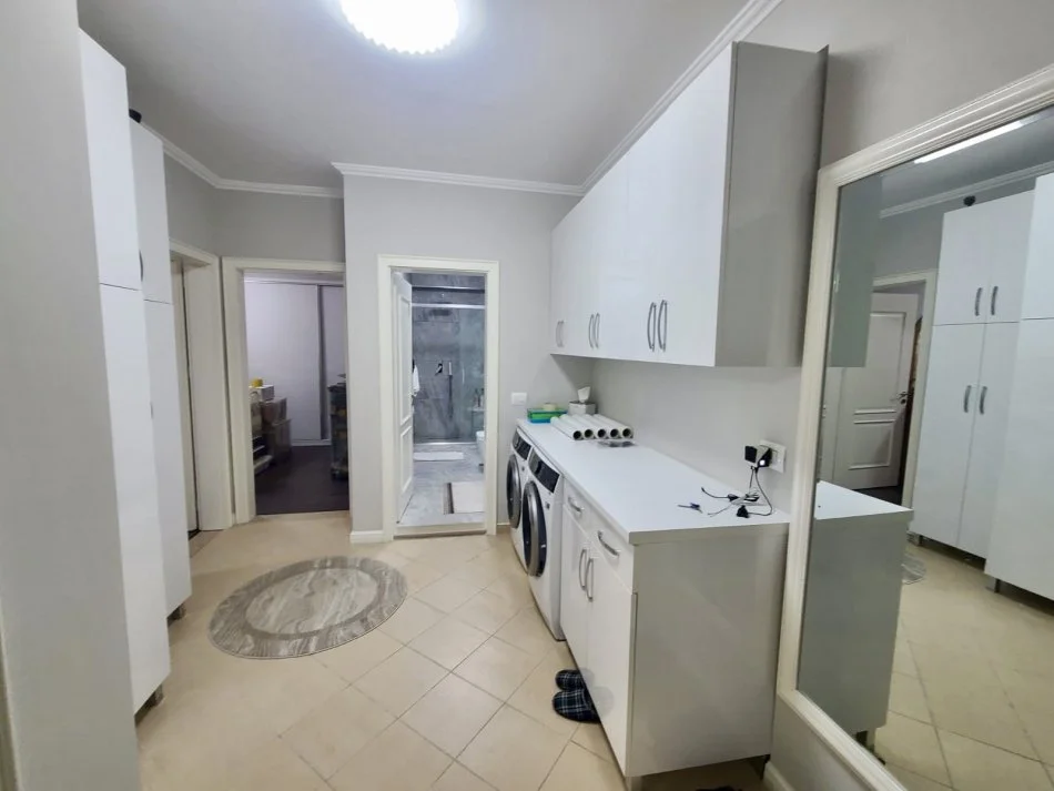 Tirane, shitet apartament 2+1+Aneks+Ballkon Kati 4, 113 m² 260.000 € (Selvia)