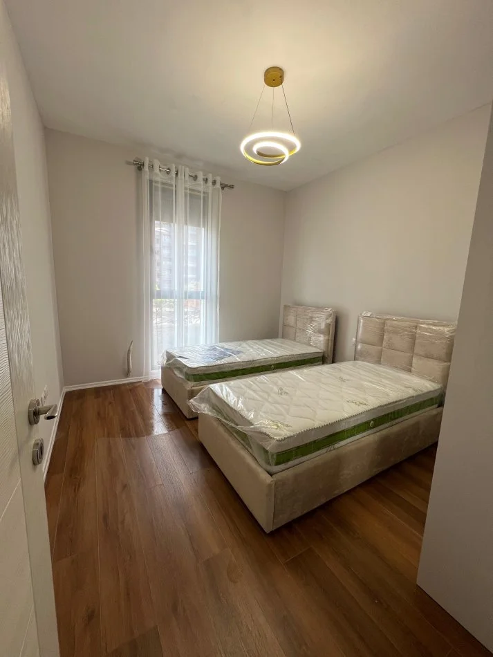 Tirane, shes apartament 2+1+Ballkon Kati 2, 105 m² 195.000 € 