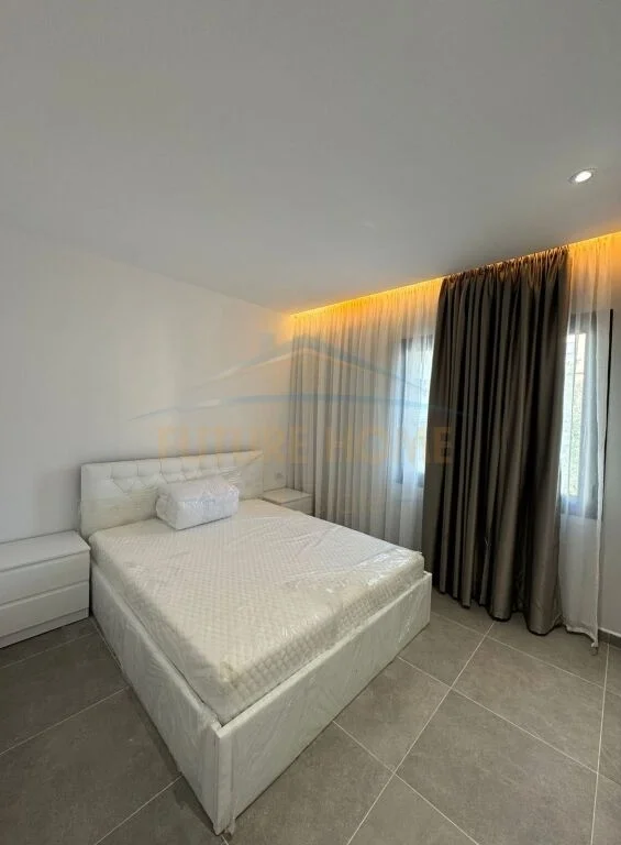 Tirane, jepet me qera apartament 1+1 Kati 4, 65 m² 800 € (Shallvaret)