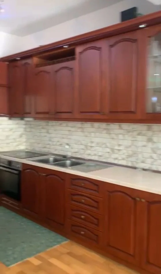 Tirane, jepet me qera apartament 2+1+Ballkon Kati 1, 90 m² 450 € (Don Bosko . te xhamia . ka dhe dalje te lavazhi 313)