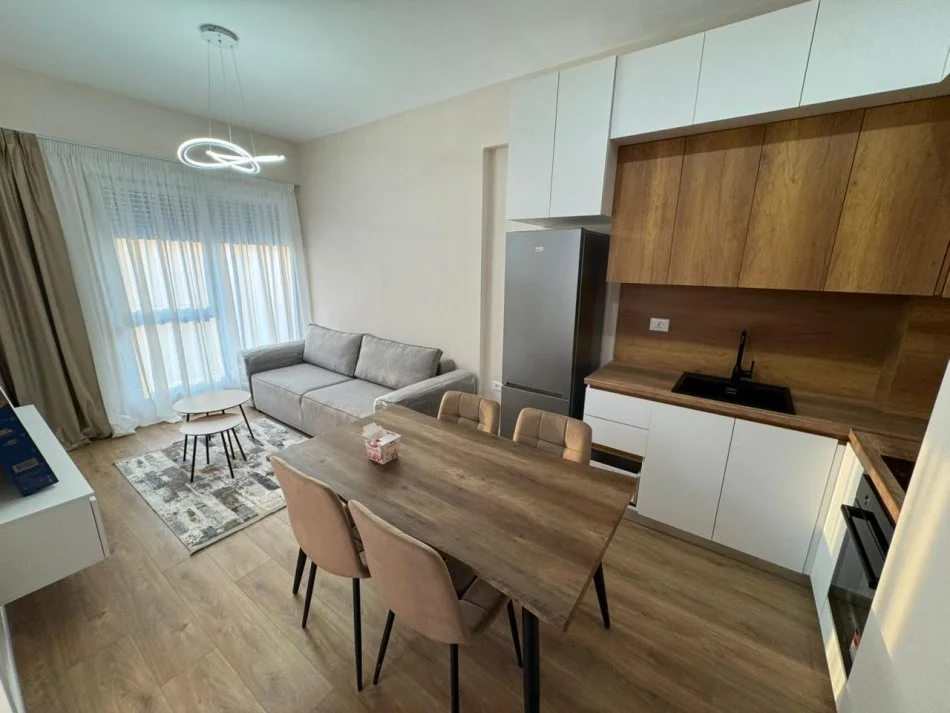 Tirane, jepet me qera apartament 1+1 me Parking Kati 3, 60 m² 450 € (Kompleksi Oxa, Fresk)