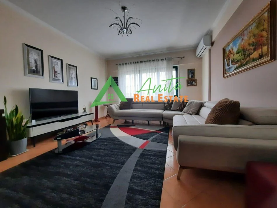 Tirane, jepet me qera apartament 2+1+Ballkon Kati 7, 120 m² 600 € (Kompleksi Vizion +)