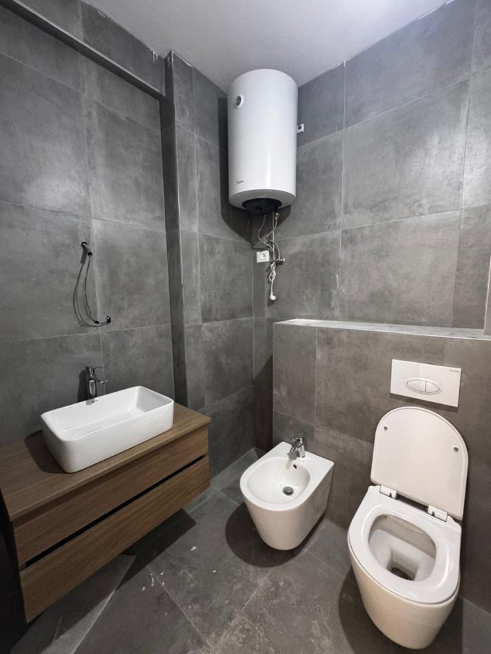 Tirane, shes apartament 1+1+Ballkon Kati 2, 60 m² 85.000 € (Univers City)