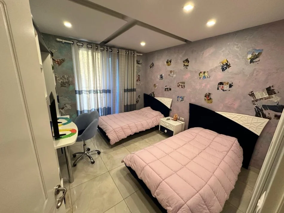 Tirane, shitet apartament 2+1+Ballkon Kati 3, 107 m² 210.000 € (liqeni i thate)