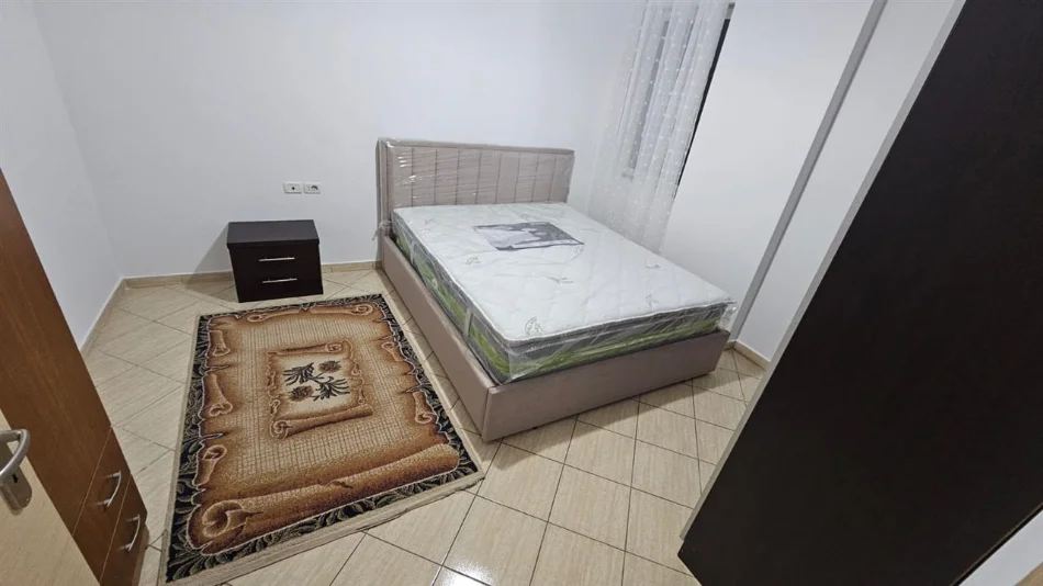 Tirane, jepet me qera apartament 1+1 Kati 3, 78 m² 500 € (kodra e diellit)