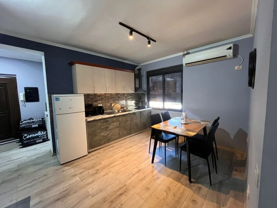 Tirane, jepet me qera apartament 2+1 Kati 3, 120 m² 550 € (Pizzeri Class Laprake)
