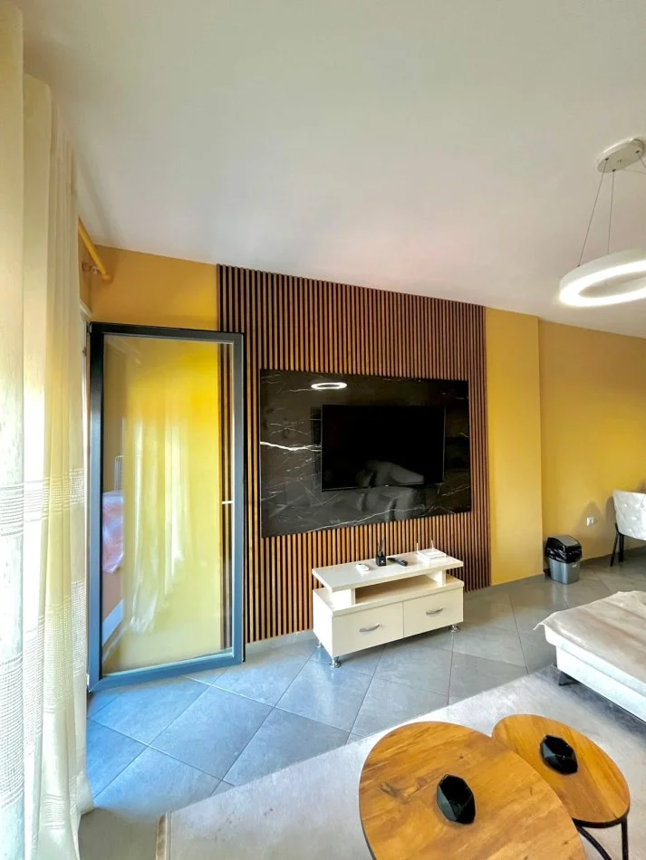 Tirane, jepet me qera apartament 1+1+Ballkon Kati 5, 75 m² 600 € 