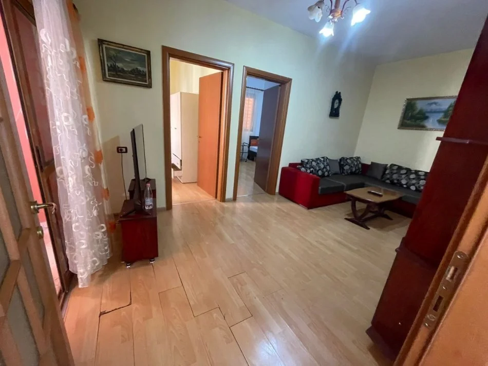 Tirane, jepet me qera apartament 2+1 Kati 3, 110 m² 600 € (Rruga Mustafa Kacaci)