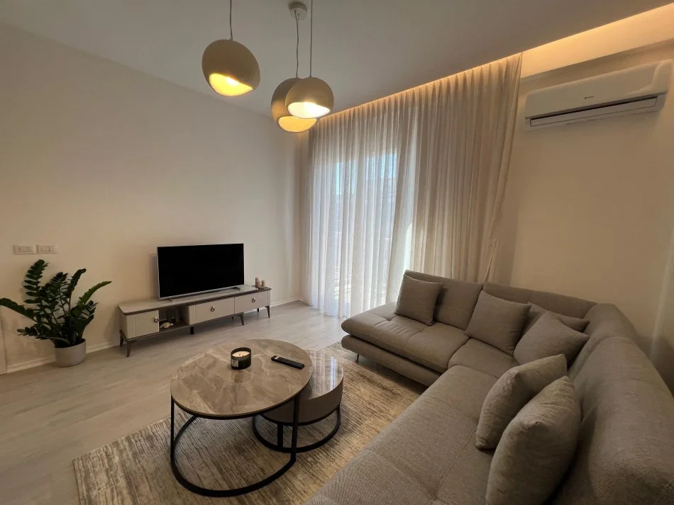 Tirane, jepet me qera apartament 2+1 Kati 4, 92 m² 700 € (Rruga 5 maji)